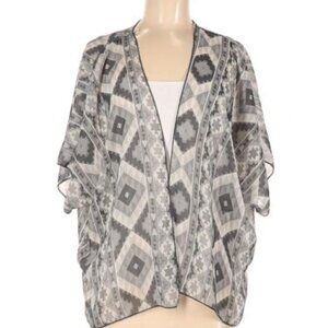 Missy Daisy Woven Kimono Gray Geometric